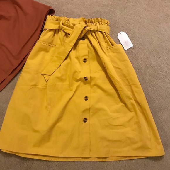 High rise skirt with belt - Picture 7 of 7